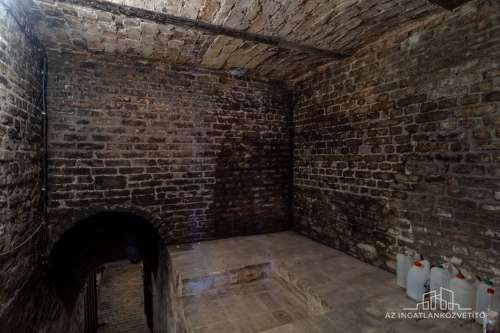 Szekszárd, azonnal birtokba vehető panorámás tanya a Lisztestetőn