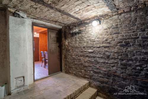 Szekszárd, azonnal birtokba vehető panorámás tanya a Lisztestetőn