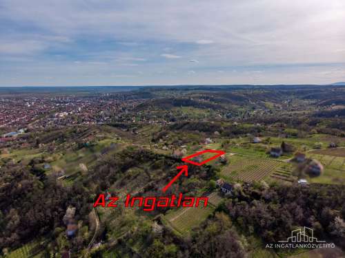 Szekszárd, azonnal birtokba vehető panorámás tanya a Lisztestetőn