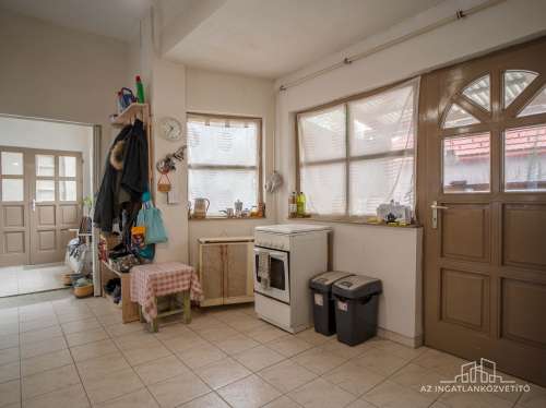 Szekszárd, Petőfi utca 110 m2-es családiház a városközpontban