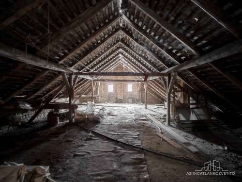 Szekszárd, Petőfi utca 110 m2-es családiház a városközpontban