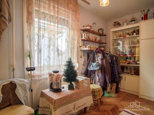 Tolna, Fém utca 3 szobás jó elrendezésű családi ház, jó helyen