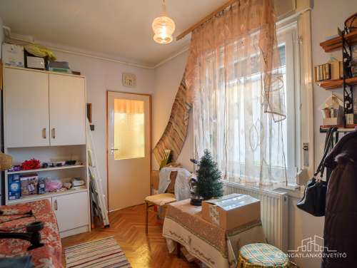 Tolna, Fém utca 3 szobás jó elrendezésű családi ház, jó helyen