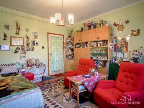 Tolna, Fém utca 3 szobás jó elrendezésű családi ház, jó helyen