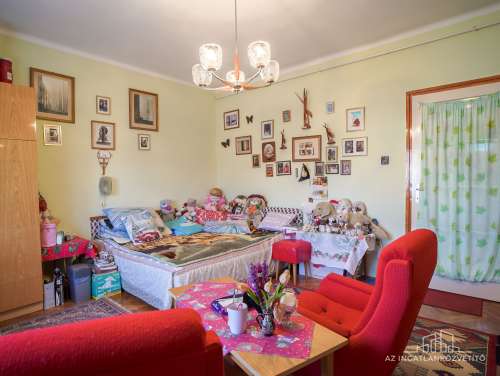 Tolna, Fém utca 3 szobás jó elrendezésű családi ház, jó helyen