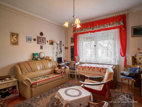 Tolna, Fém utca 3 szobás jó elrendezésű családi ház, jó helyen