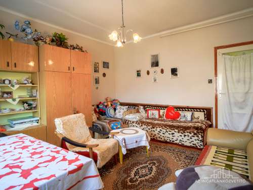 Tolna, Fém utca 3 szobás jó elrendezésű családi ház, jó helyen