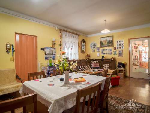 Tolna, Fém utca 3 szobás jó elrendezésű családi ház, jó helyen