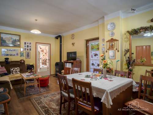 Tolna, Fém utca 3 szobás jó elrendezésű családi ház, jó helyen