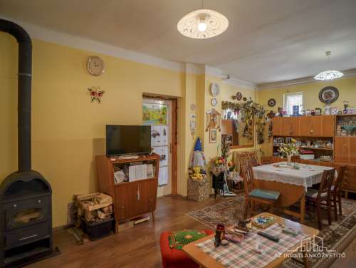 Tolna, Fém utca 3 szobás jó elrendezésű családi ház, jó helyen