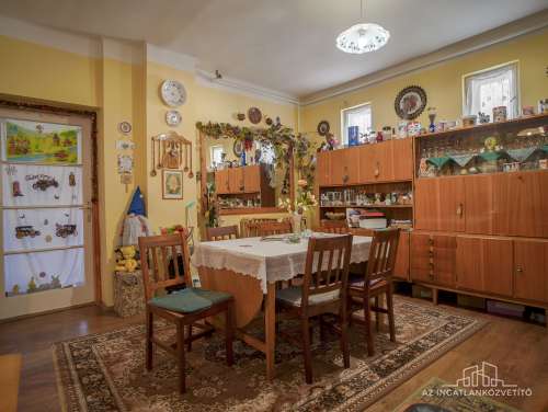 Tolna, Fém utca 3 szobás jó elrendezésű családi ház, jó helyen