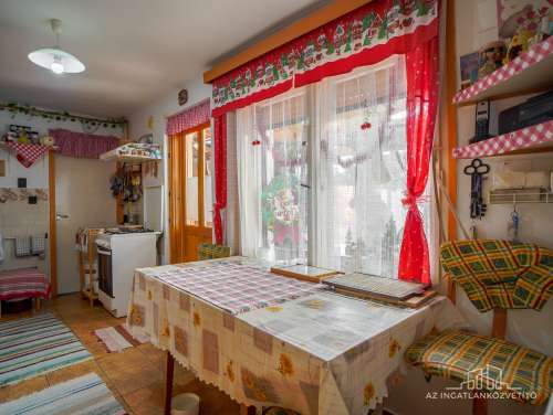 Tolna, Fém utca 3 szobás jó elrendezésű családi ház, jó helyen