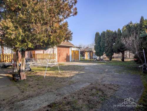 Tolna, Fém utca 3 szobás jó elrendezésű családi ház, jó helyen