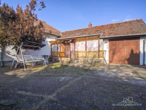 Tolna, Fém utca 3 szobás jó elrendezésű családi ház, jó helyen