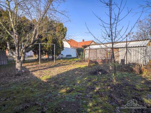 Tolna, Fém utca 3 szobás jó elrendezésű családi ház, jó helyen