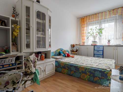 Paks, Újtemplom utca 65 m2-es lakás a földszinten