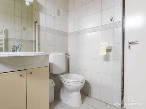 Fadd, Somos u 33. - nappali + 3 hálószobás részben felújított, több szintes családi ház