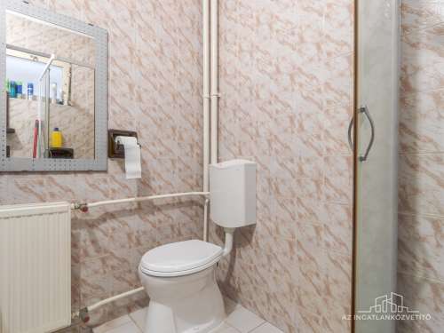 Fadd, Somos u 33. - nappali + 3 hálószobás részben felújított, több szintes családi ház