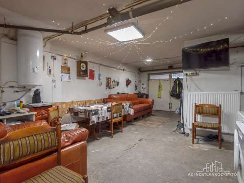 Fadd, Somos u 33. - nappali + 3 hálószobás részben felújított, több szintes családi ház