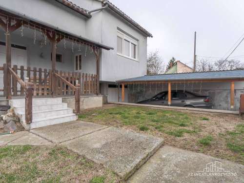 Fadd, Somos u 33. - nappali + 3 hálószobás részben felújított, több szintes családi ház