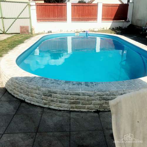 Fadd Somos u. 19. - 5 szobás családi ház, nagy telekkel, medencével, szaunával