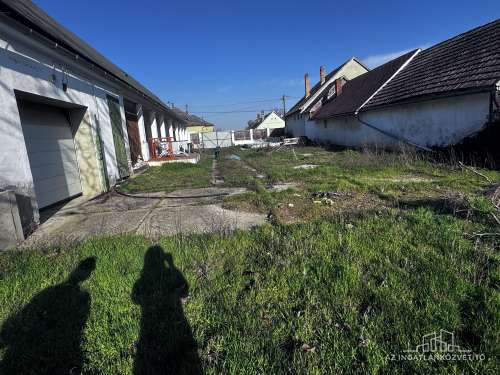 Fadd Somos u. 19. - 5 szobás családi ház, nagy telekkel, medencével, szaunával