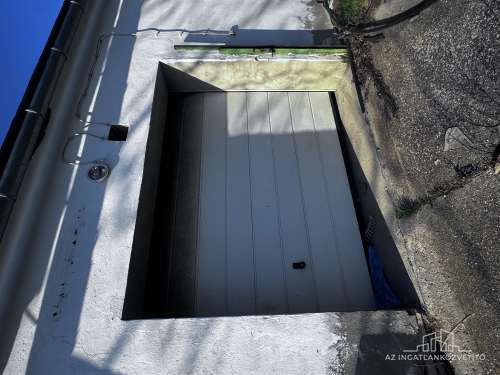 Fadd Somos u. 19. - 5 szobás családi ház, nagy telekkel, medencével, szaunával