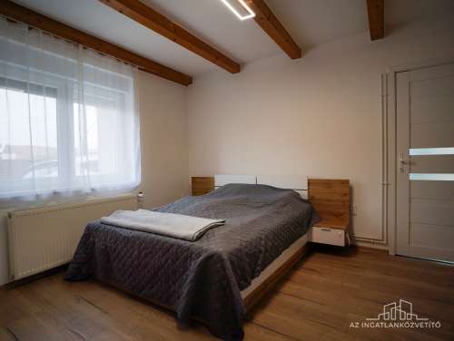 Szekszárd, Újváros, Kiss János utca, felújított családi ház