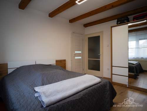 Szekszárd, Újváros, Kiss János utca, felújított családi ház