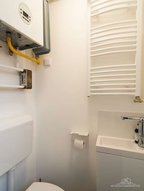 Szekszárd, Újváros, Kiss János utca, felújított családi ház