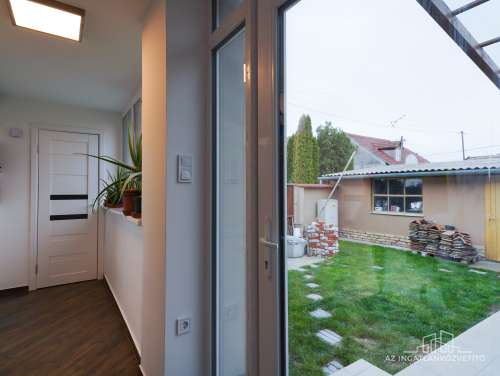 Szekszárd, Újváros, Kiss János utca, felújított családi ház