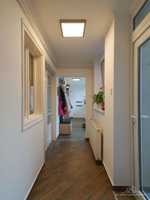 Szekszárd, Újváros, Kiss János utca, felújított családi ház