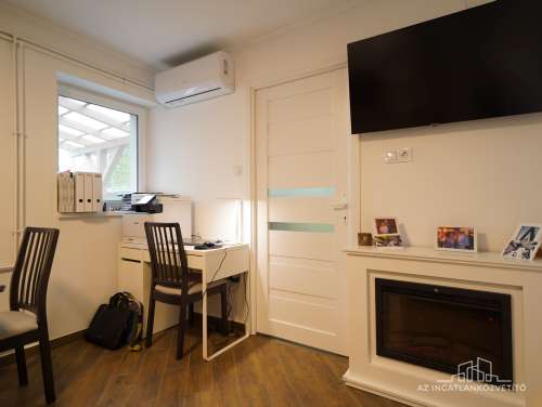 Szekszárd, Újváros, Kiss János utca, felújított családi ház