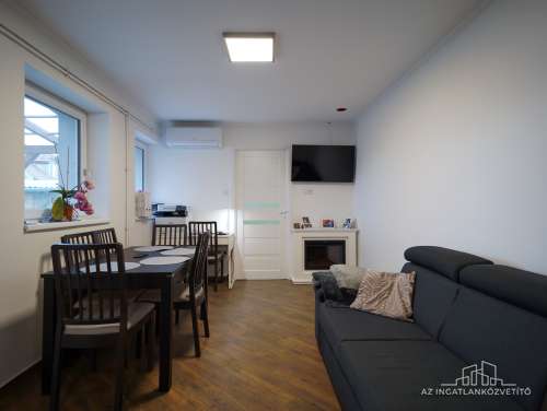 Szekszárd, Újváros, Kiss János utca, felújított családi ház