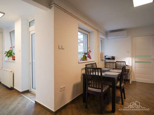 Szekszárd, Újváros, Kiss János utca, felújított családi ház