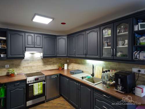 Szekszárd, Újváros, Kiss János utca, felújított családi ház