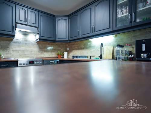 Szekszárd, Újváros, Kiss János utca, felújított családi ház