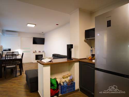 Szekszárd, Újváros, Kiss János utca, felújított családi ház