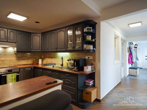 Szekszárd, Újváros, Kiss János utca, felújított családi ház