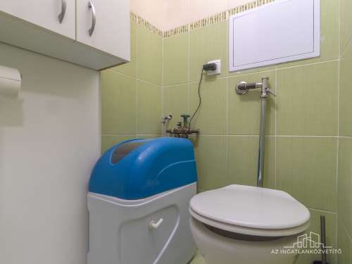 Szekszárd, Kőrösi Cs.S. utca 18. 4.em. - 3 szobás teljesen felújított, erkélyes lakás