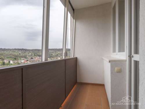 Szekszárd, Kőrösi Cs.S. utca 18. 4.em. - 3 szobás teljesen felújított, erkélyes lakás