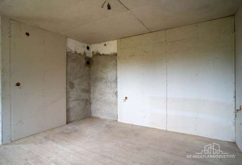 Decsi-szőlőhegy, 2984 m2 zártkert „családi ház”, szőlő és gyümölcsös