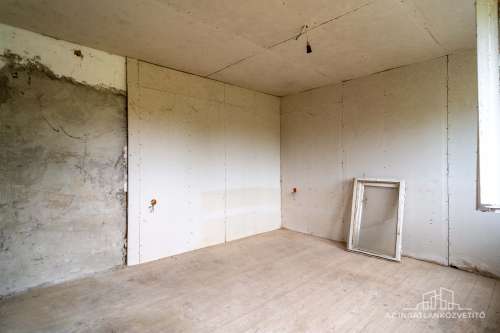 Decsi-szőlőhegy, 2984 m2 zártkert „családi ház”, szőlő és gyümölcsös