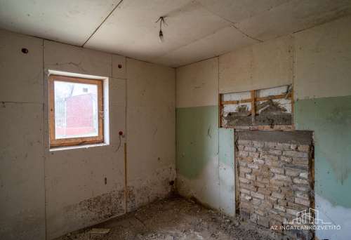 Decsi-szőlőhegy, 2984 m2 zártkert „családi ház”, szőlő és gyümölcsös