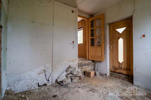 Decsi-szőlőhegy, 2984 m2 zártkert „családi ház”, szőlő és gyümölcsös