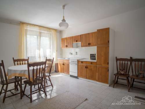 Paks, építők útja, 132 m2 (br 187 m2)-es lakás saját telekkel