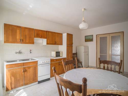 Paks, építők útja, 132 m2 (br 187 m2)-es lakás saját telekkel