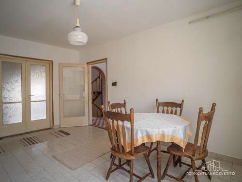 Paks, építők útja, 132 m2 (br 187 m2)-es lakás saját telekkel
