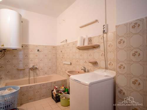 Paks, építők útja, 132 m2 (br 187 m2)-es lakás saját telekkel