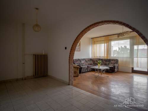Paks, építők útja, 132 m2 (br 187 m2)-es lakás saját telekkel
